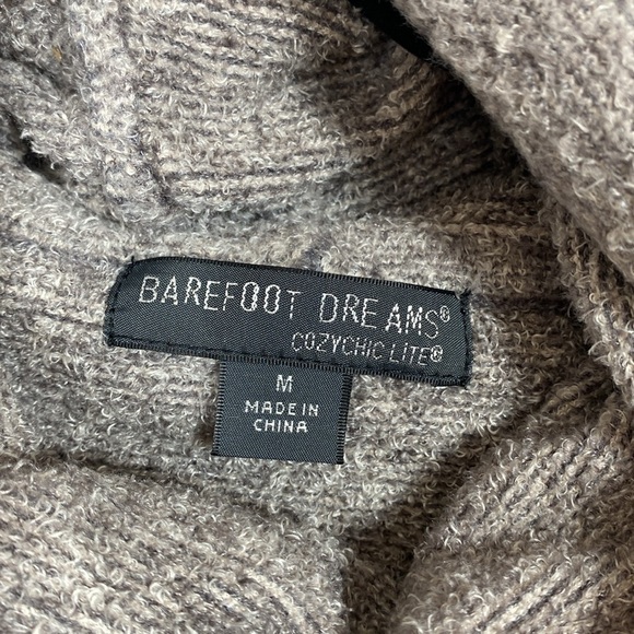 Barefoot Dreams CozyChic Ultra Lite® Funnel Neck Hooded Pullover size medium - Picture 5 of 14